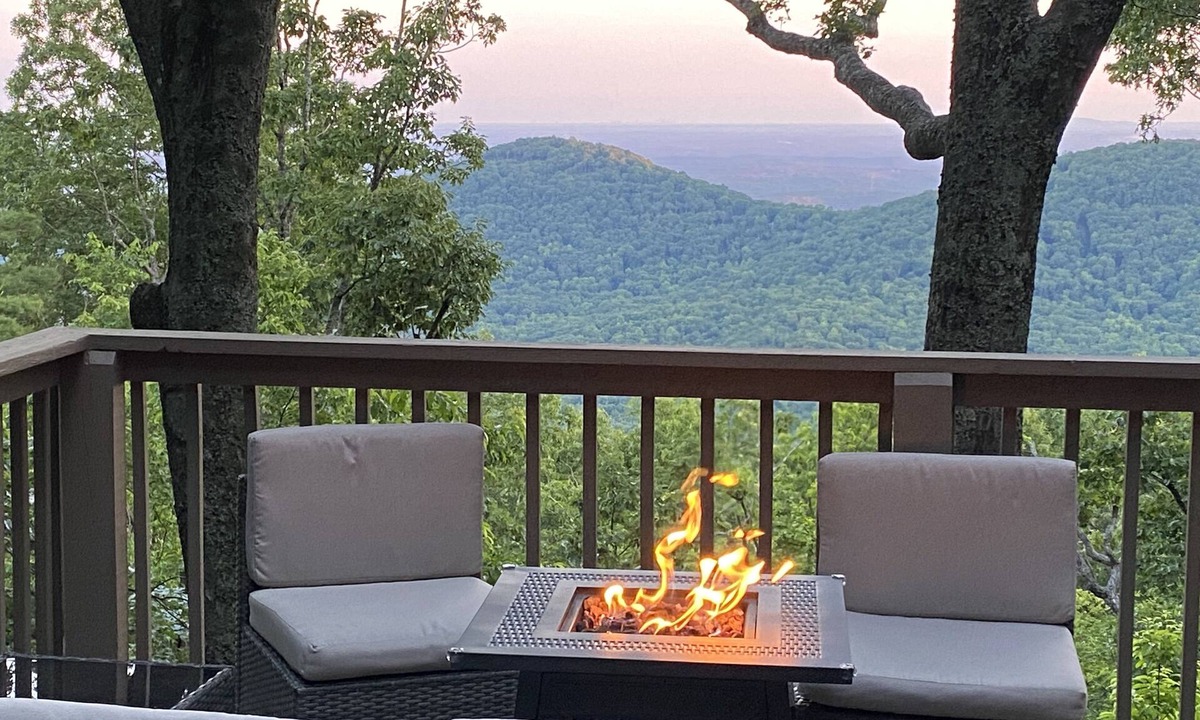 Big Canoe Cabin | Beautiful Views, Arcade, Shuffleboard, Pinball, 4BR 3BA - 3 King Beds