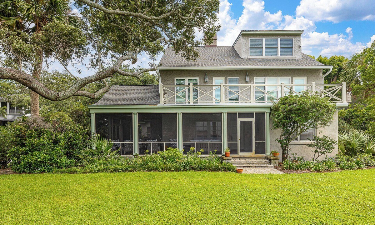 King City House | Beautiful Waterfront Historic Home near the Pier Village!