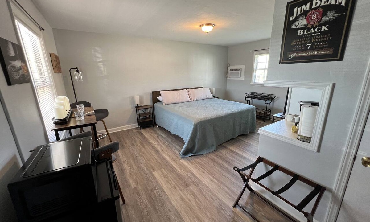 Bardstown Apartment | Belle Beam Room-easy walk to downtown & 10mins to distilleries