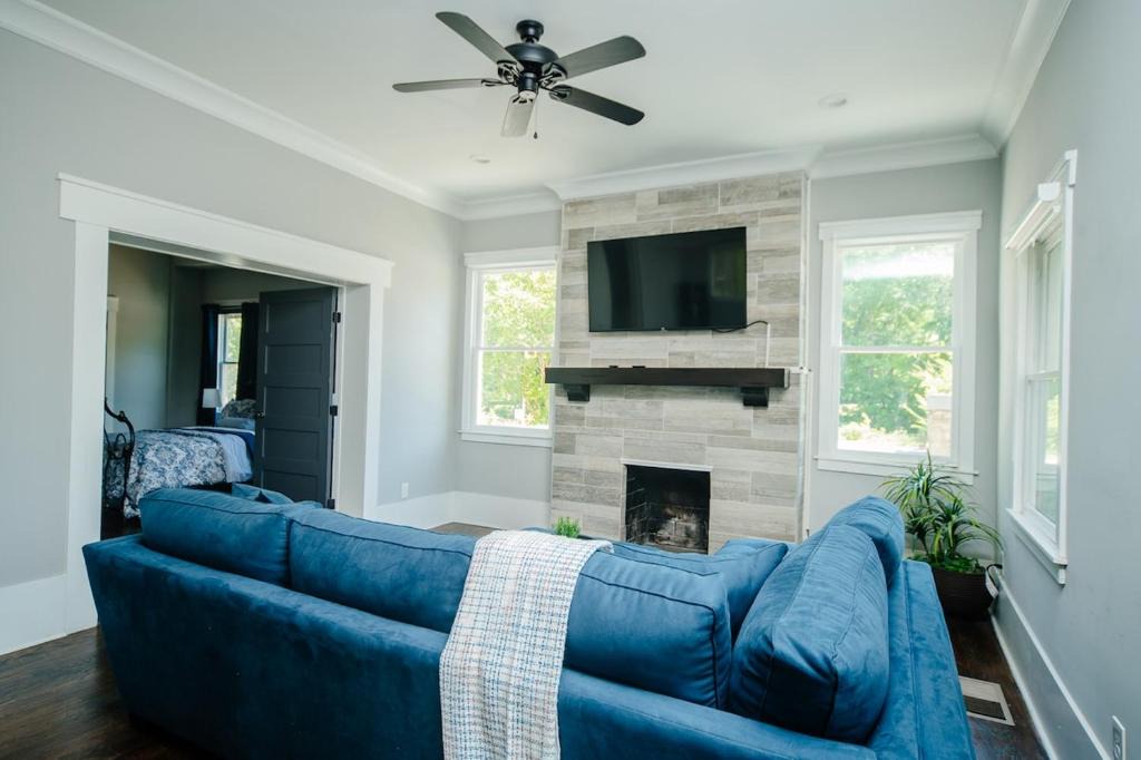 Westview House | BeltLine Retreat, Soaking Tub, Sleeps 8