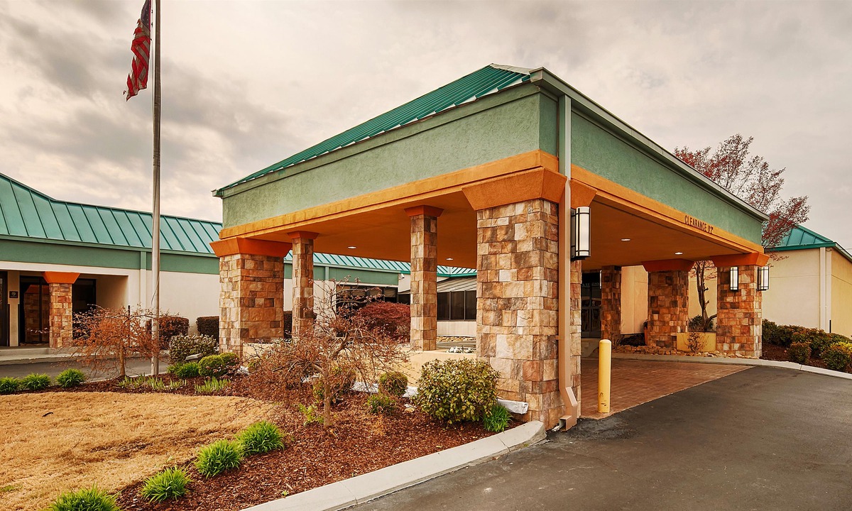 East Ridge Hotel | Best Western Plus Arbour Inn and Suites
