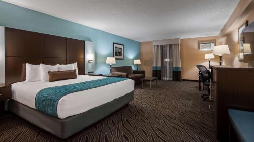Ellendale Hotel | Best Western Plus Galleria Inn & Suites