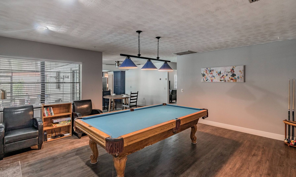 Brandon House | Big beautiful family friendly 4 bdrm King Bed **heated pool ** home