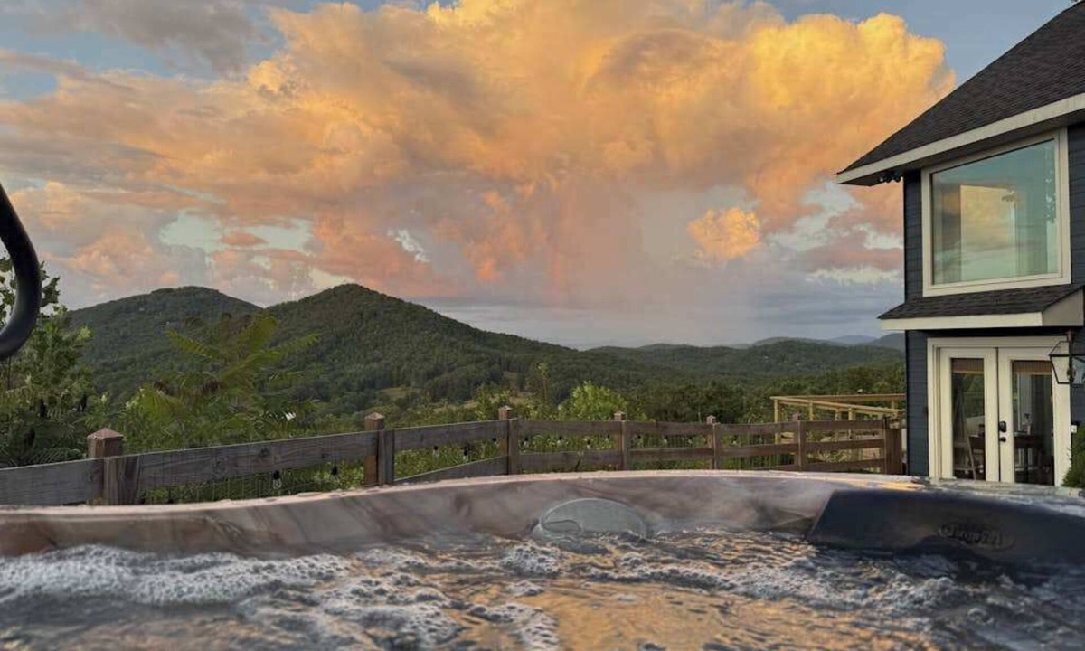 Ridgeline Vistas Cabin | Black Bear Summit Cabin