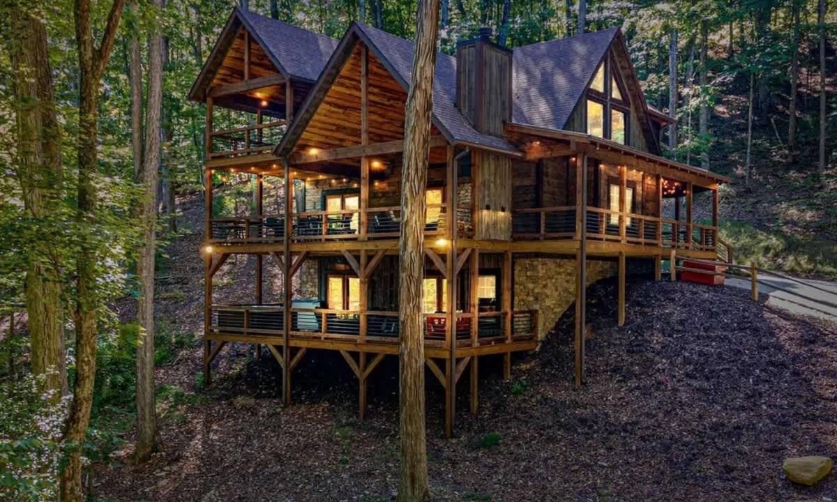Necowa Cove House | Blue Ridge Lake Retreat w/Hot Tub + All King Beds