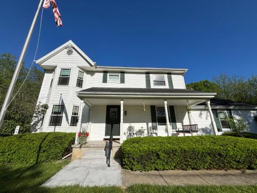 Union House | Bluegrass Resort - Nature rich escape, Between the Creation & ARK, Fully equipped kitchen, Pet friendly, Fire pit
