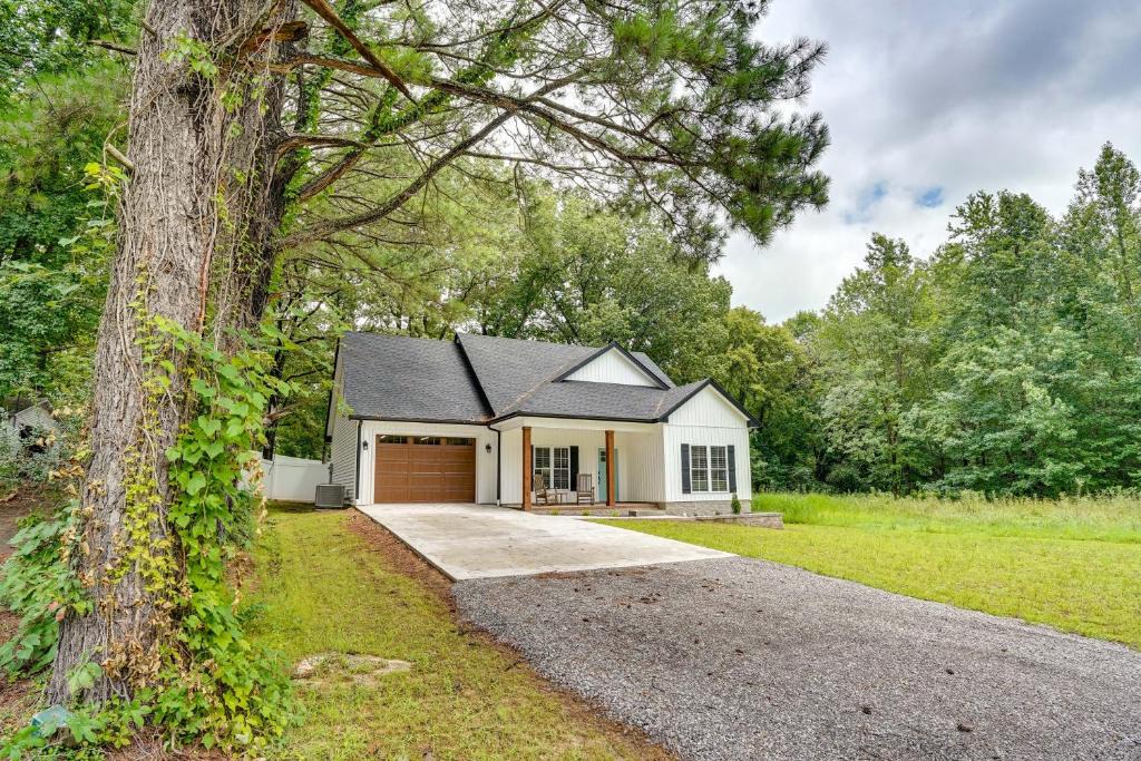 Hardin House | Boat Ramp Access: Modern Kentucky Lake Home