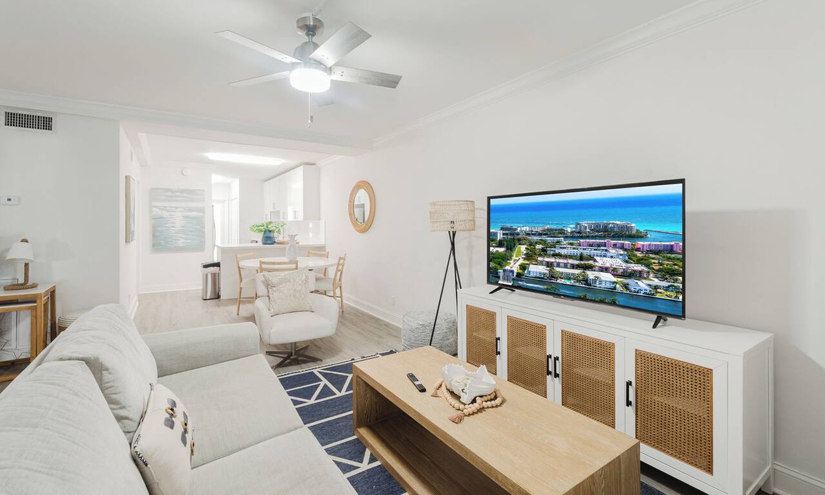 Boca Raton Apartment | Boca Waterfront Oasis: Walk to Beach + Pool, Hot Tub, Gym