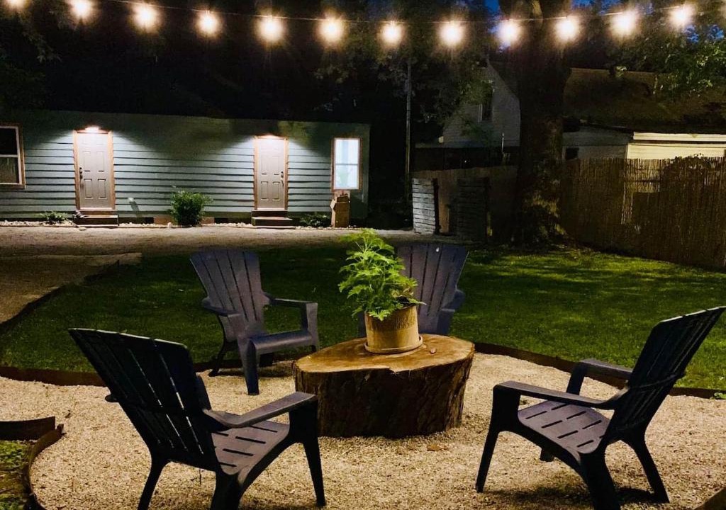 East Memphis Apartment | Boho Groove - urban studio with relaxing backyard