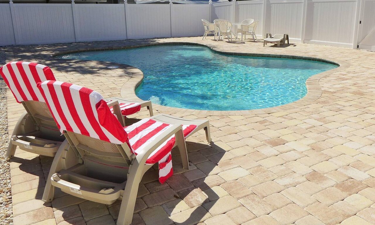 Altamont Manor Apartment | Book now and save: great deals for your next getaway!