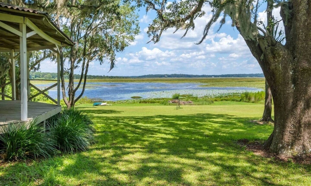 Tallahassee House | Booking now! Lake, Pool, Spa, Man Cave, Game Room