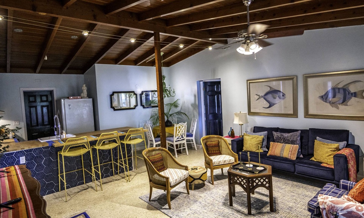 Southwest House | Bougainvillea Bungalow Large private happy home close to beaches shopping dining