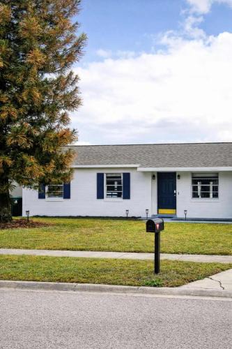 Orlando House | Brand NewPainted Vacation Hse NrUCF PetsOK Fenced