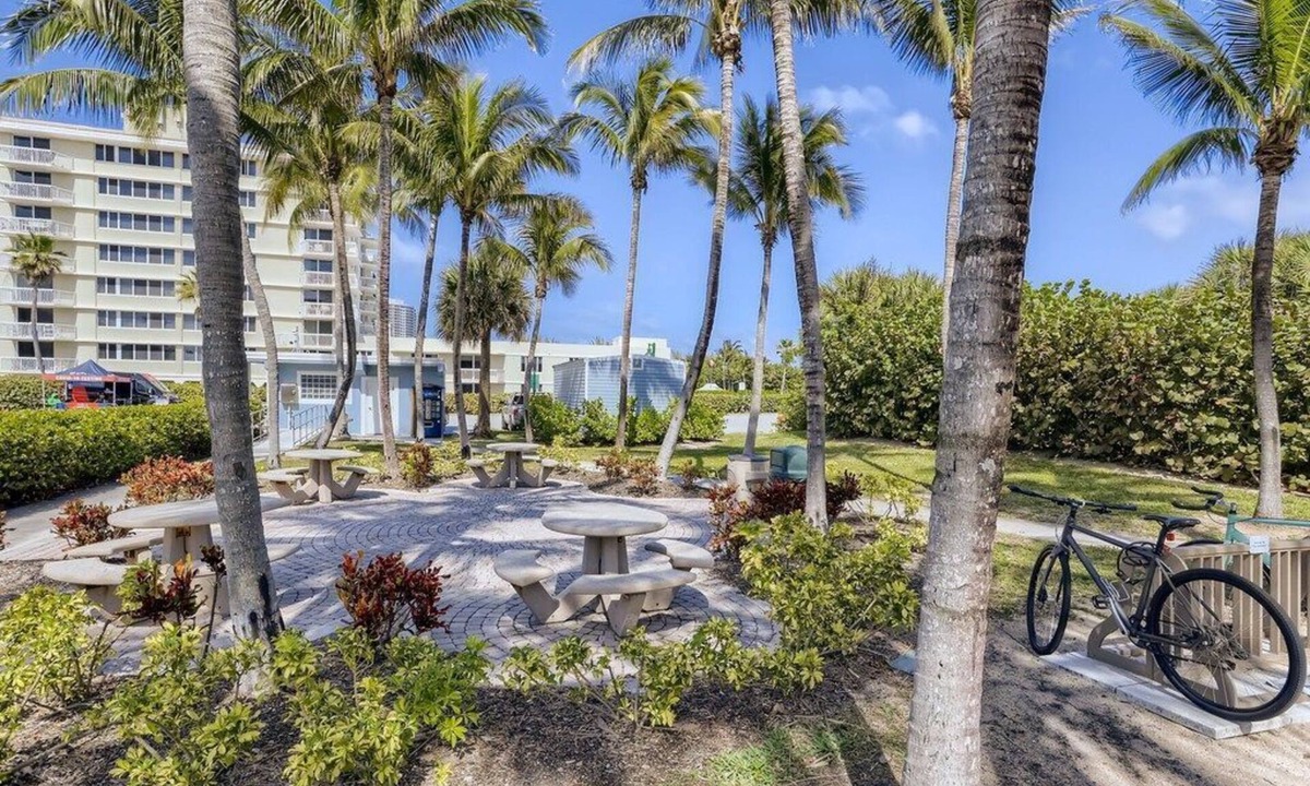 Palm Beach Shores House | 🏖 Breathtaking 1 Bedroom ~ Prime Singer Island 🏖