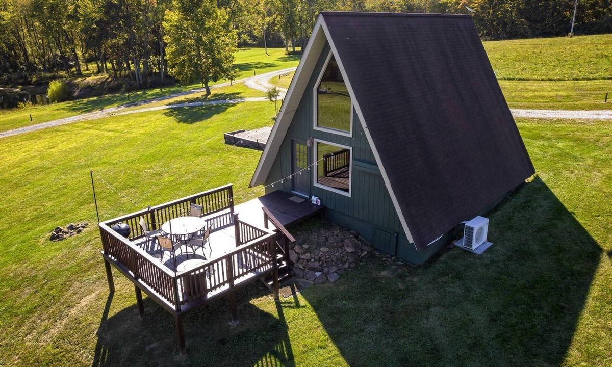 Makanda House | Breathtaking A-frame with Impressive Nature Views in Carbondale, Illinois
