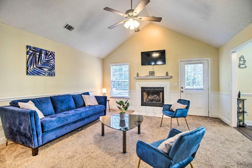 Hinesville House | Bright Hinesville Home with Yard Pet Friendly!
