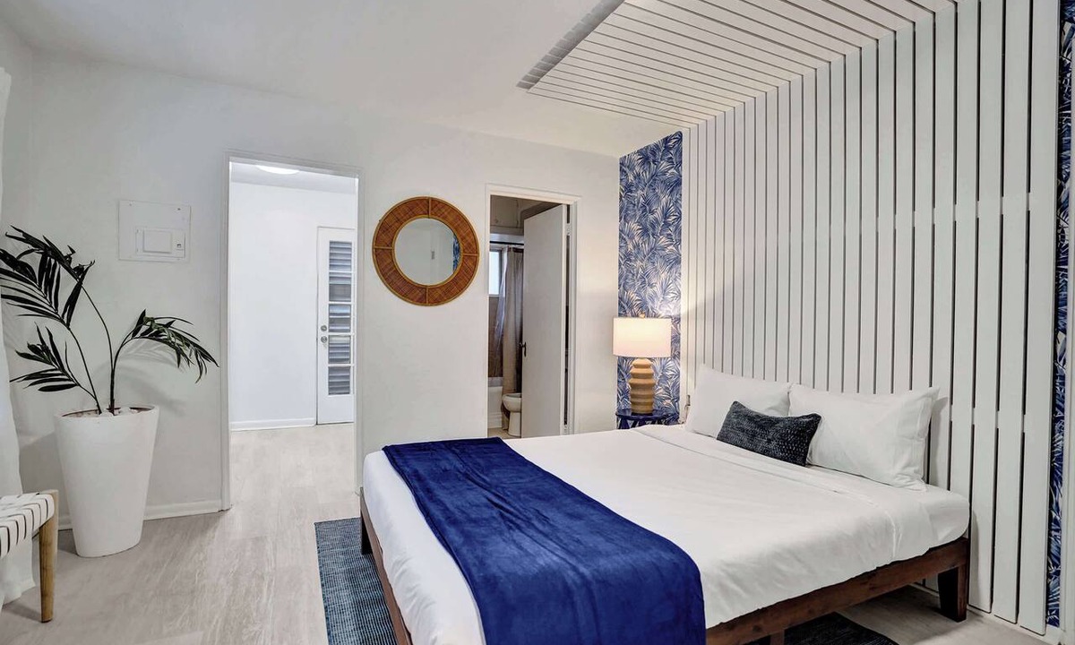 Lake Worth Apartment | Bright Studio | Walk to Downtown Lake Worth