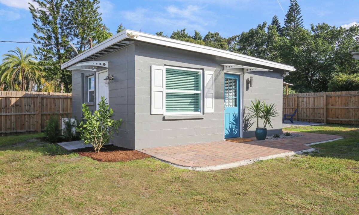 College Park Apartment | Bungalow Near Downtown Orlando, Winter Park, Major Hospitals, and Disney!