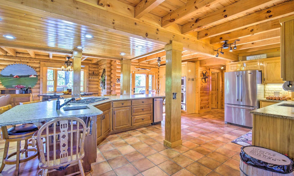 Calhoun House | Calhoun Cabin w/River View + Wraparound Deck
