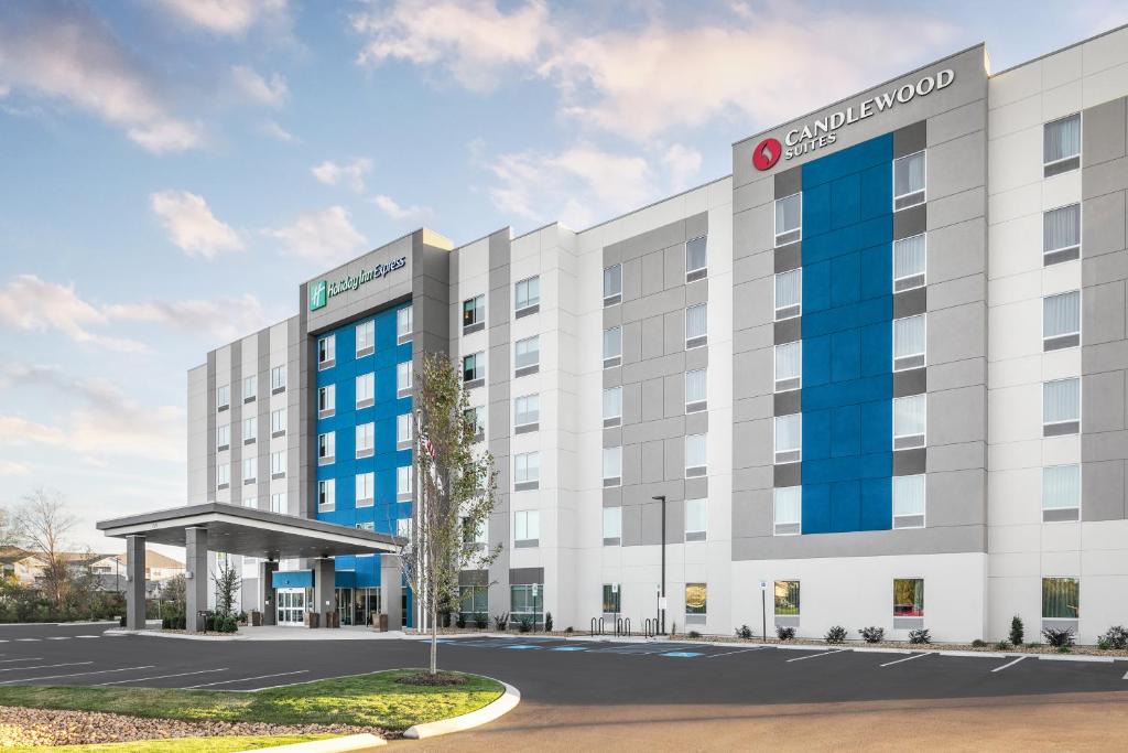 Twin Brook Hotel | Candlewood Suites Chattanooga Hamilton Place by IHG
