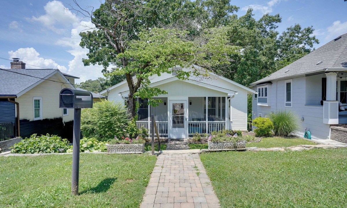 North Chattanooga Cottage | 'Carousel Cottage:' North Chattanooga Home!
