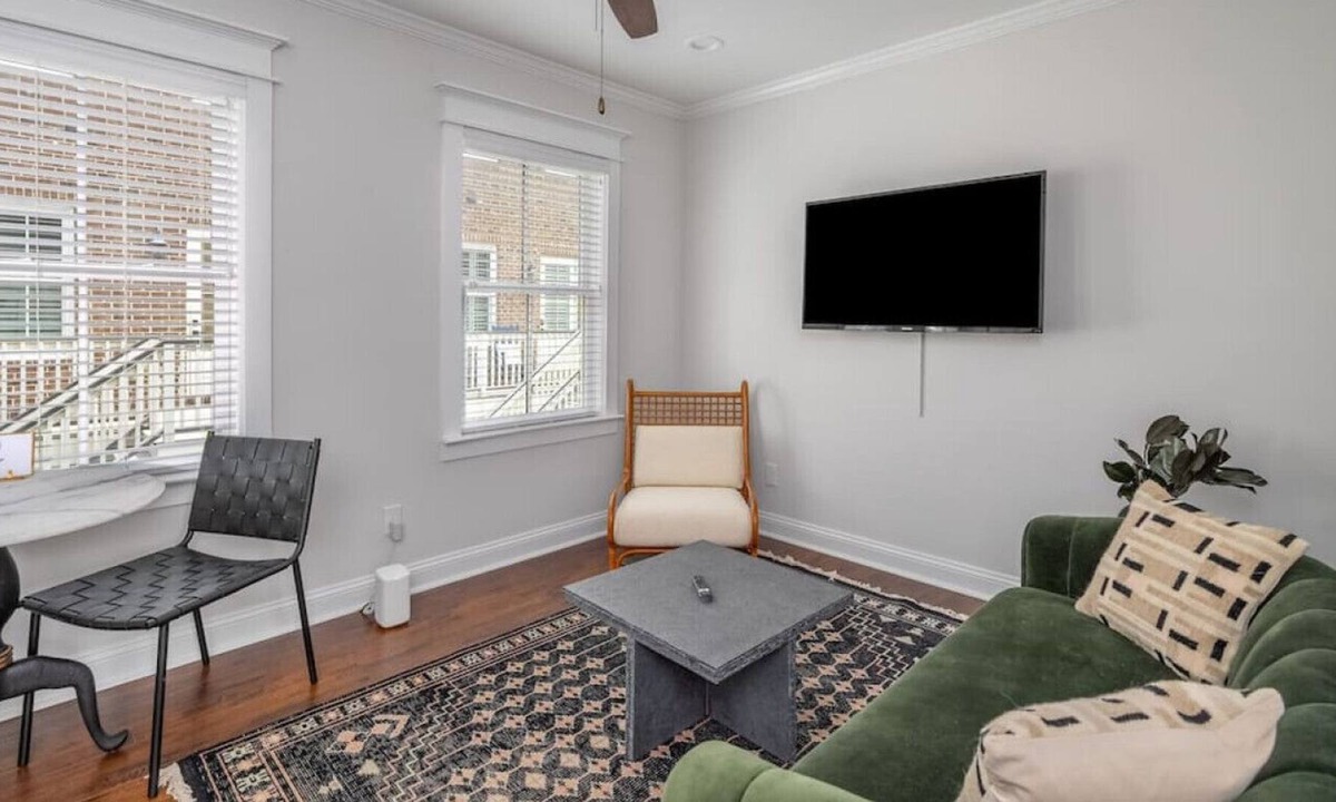 Beach Institute House | Carriage House Downtown &Parking