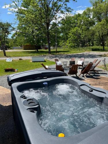 Nellysford House | Carters Cottage Hot Tub, Fire Pit & Views