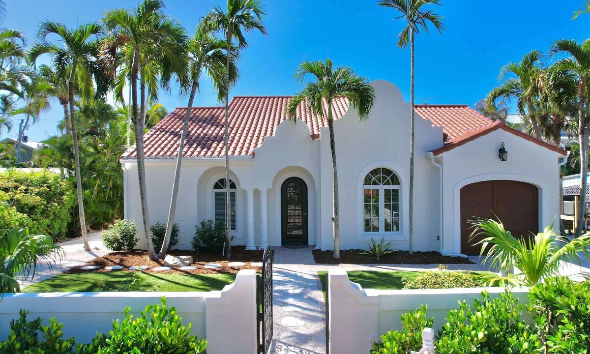 Captiva House | Casa Captiva - Ground Level 5 BR Luxe Villa with Grotto Pool, Steps to Beach