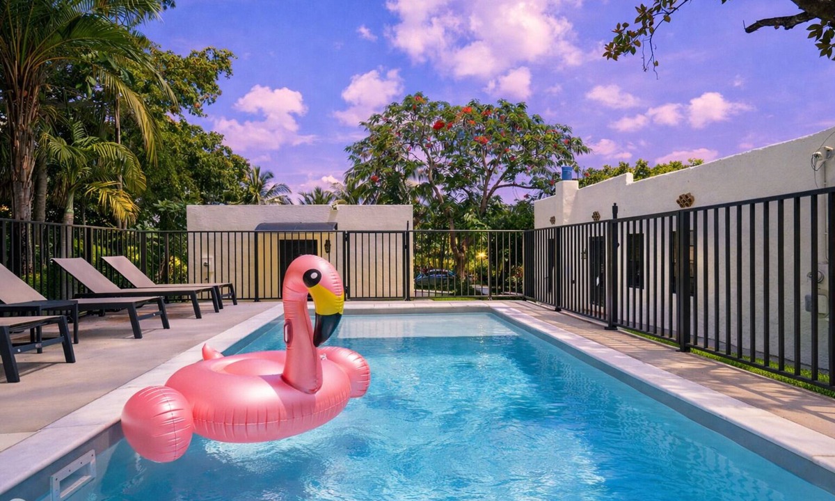 West Palm Beach House | Casa Ponce - Private Pool, Mins to DT + Beach