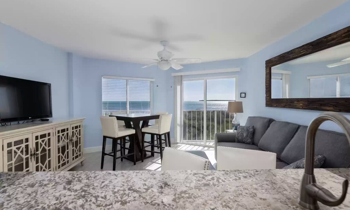 Tavernier Condo | Castaway Key - Oceanfront Condo with Double Balconies & Marina Access