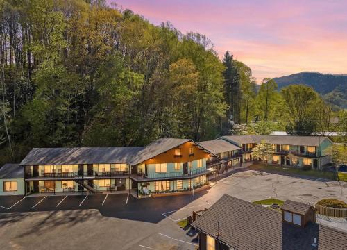 Maggie Valley Hotel | Castlewood Inn