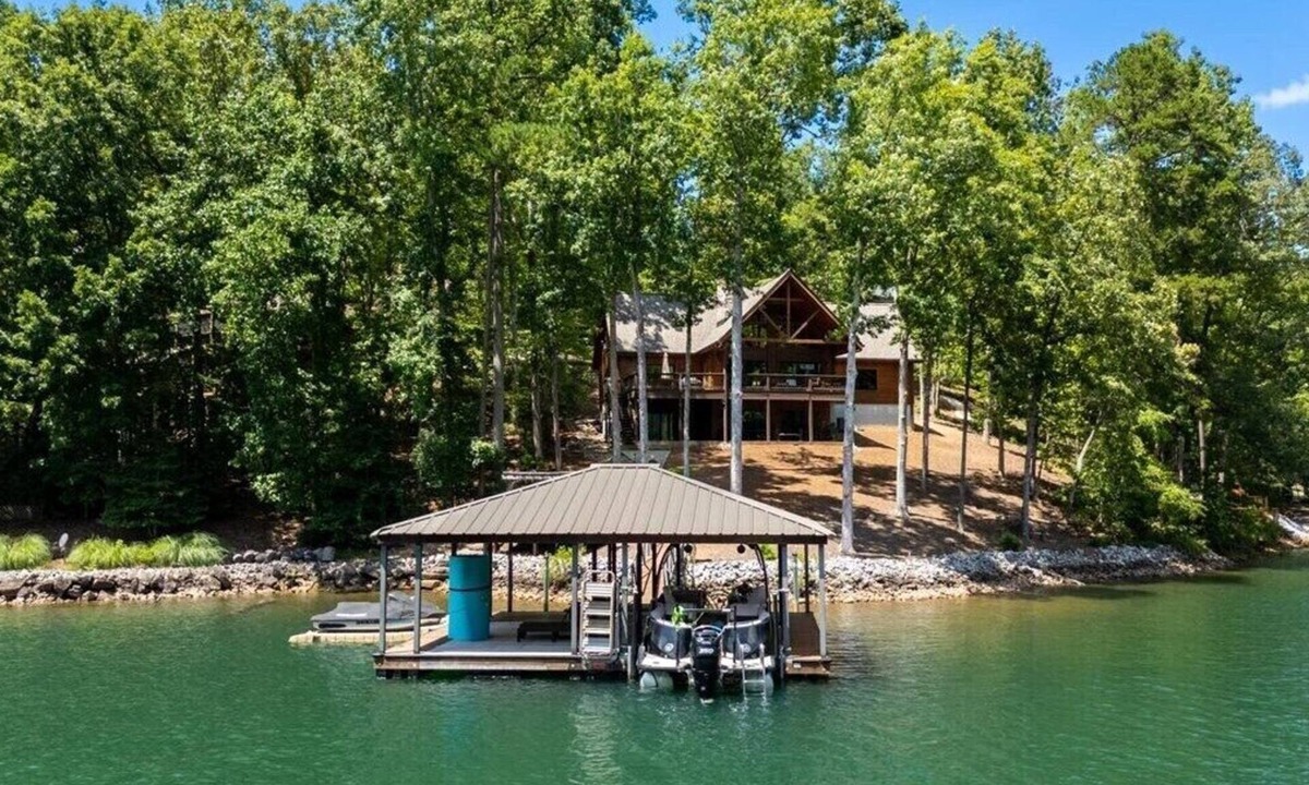 Sunset House | Cedar Cove on Lake Keowee!