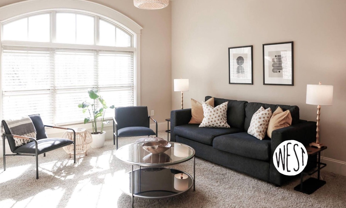 Midtown Apartment | Central Midtown Condo with Pool and Gym!
