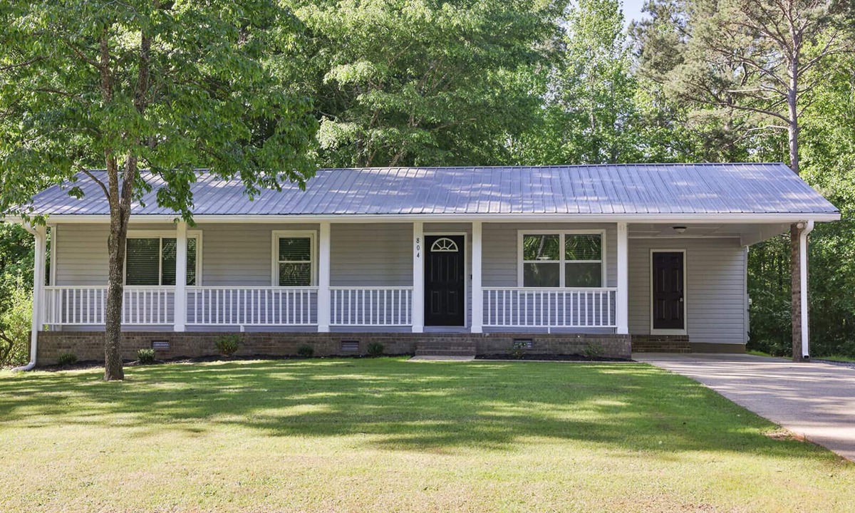Oxford House | Centrally located, freshly updated home in Oxford