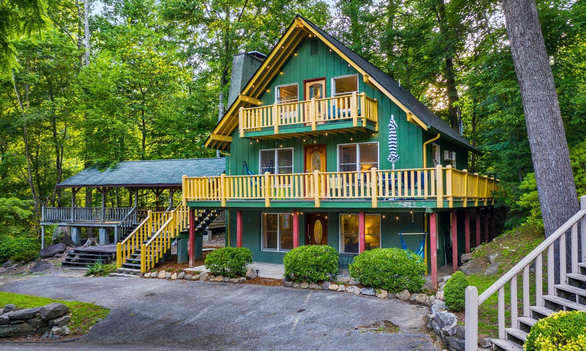 Chimney Rock Ski Chalet | Chalet Specials at Chimney Rock & Lake Lure