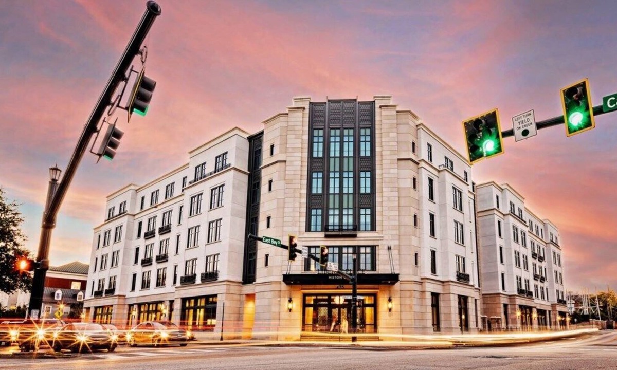 Ansonborough Condo | Charleston | Romantic City Retreat | Gym + Lounge
