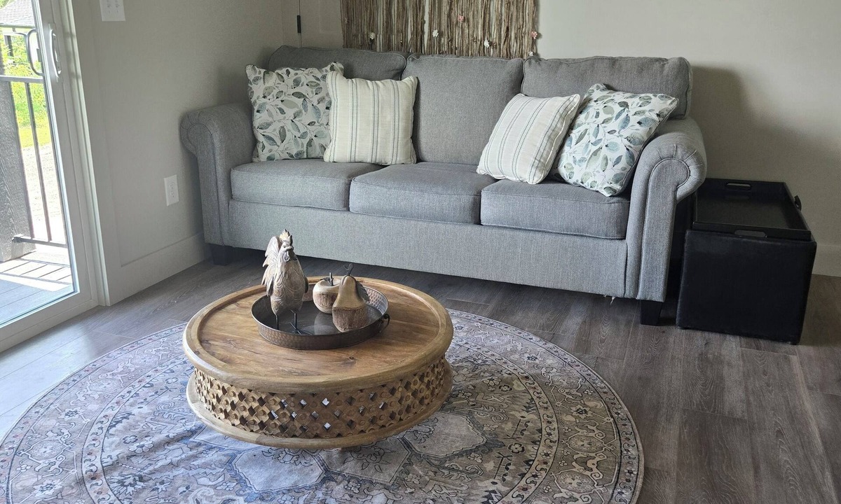 Seneca House | Charming 1-bedroom farmhouse in marvelous Seneca with WiFi, AC