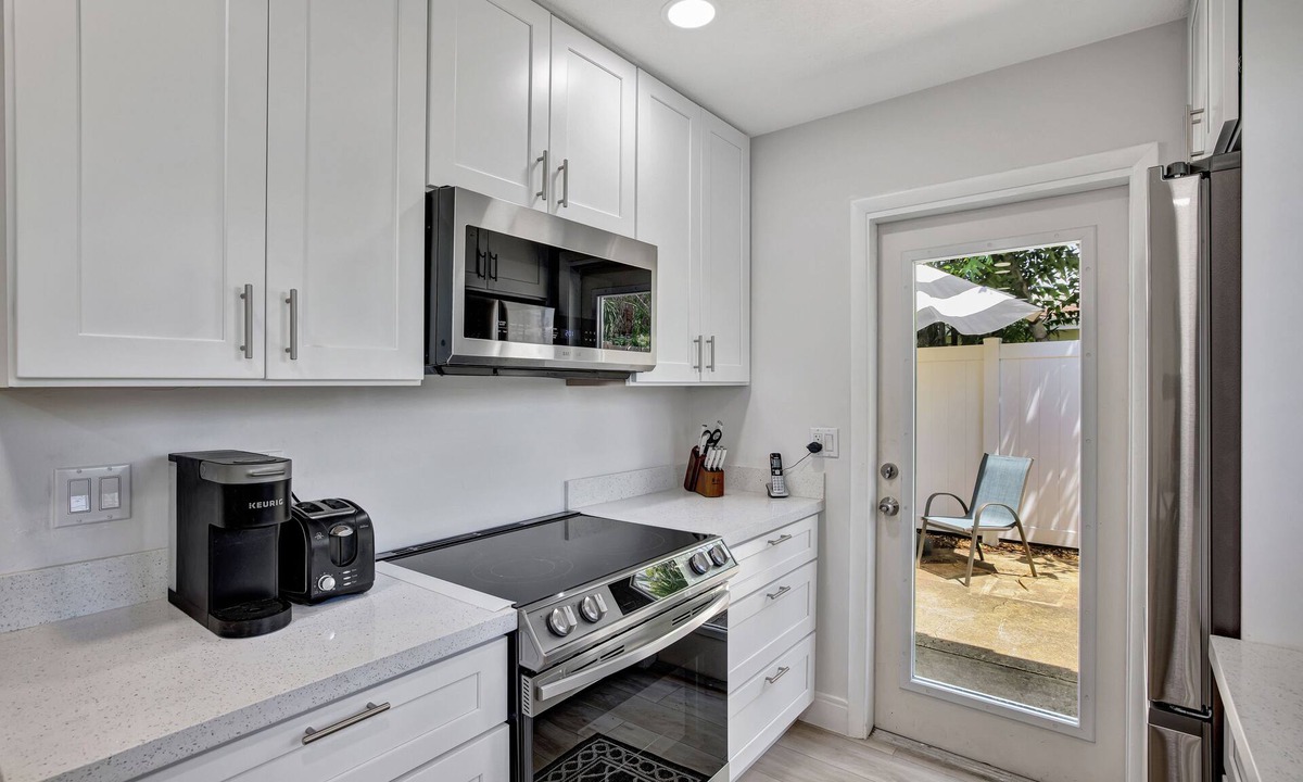 Imperial Point House | Charming 2-bedroom house in gorgeous Fort Lauderdale with WiFi, AC
