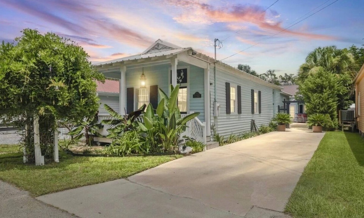 Old Town House | Charming 2-bedroom house in Bay St. Louis
