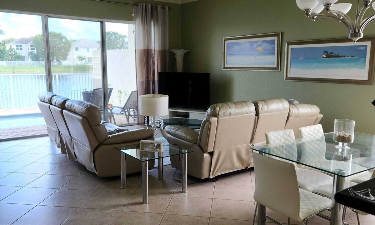 Wellington House | Charming 3-bedroom house West Palm Beach Oasis: Dream Home