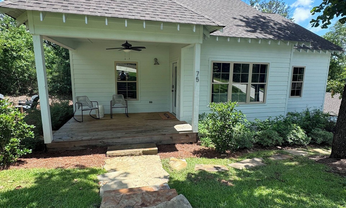 Tallassee House | Charming 3-bedroom 2 bathroom bungalow near Lake Martin