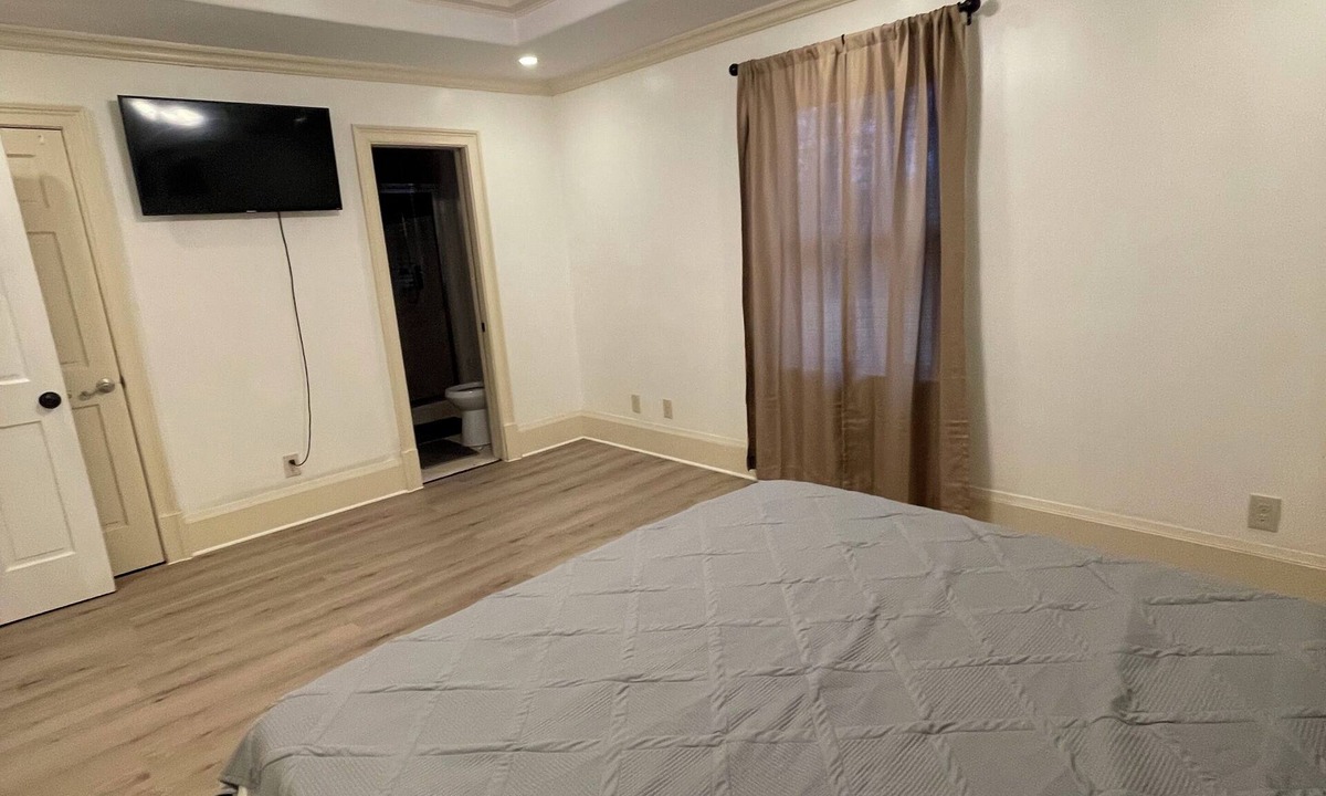 Lilburn House | Charming 3-bedroom house in Lilburn with WiFi and AC