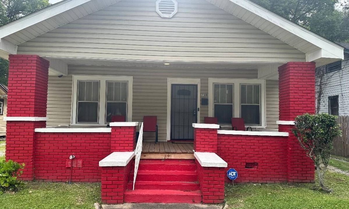 Washington Square House | Charming 3-bedroom house with AC and WiFi in welcoming Mobile