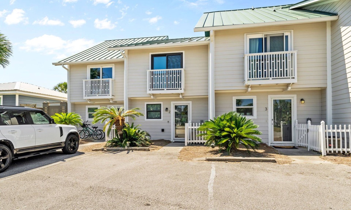 White's Gulfview House | Charming 3-bedroom beach front townhome in Inlet beach