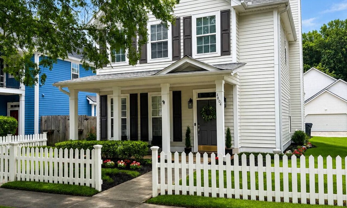 Acworth House | Charming Acworth Retreat with easy access to Food, Fun, and Family Activities!