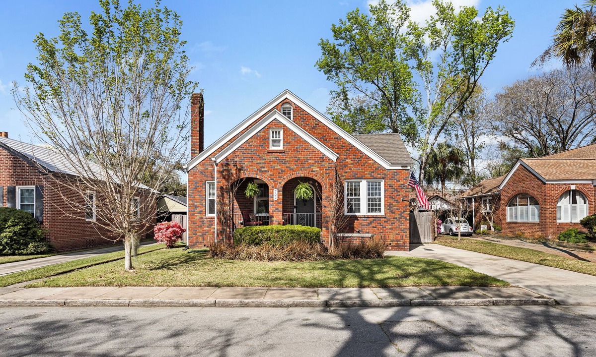 Chatham Crescent House | Charming Ardsley Park Home with King Suite + 3 Workspaces