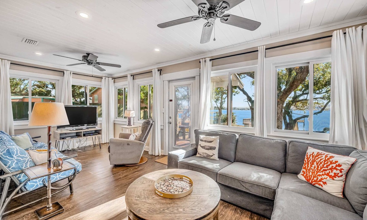 Ono Island House | Charming bay front home with WiFi, central AC, balcony, & deck