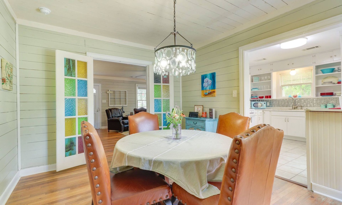 College Station Cottage | Charming Bryan Home - 3 Mi to Kyle Field!
