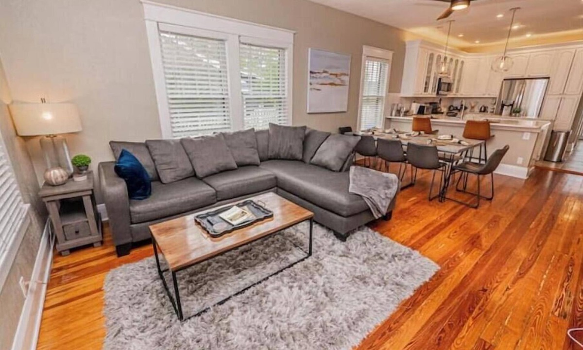 Lakeland House | Charming Bungalow steps from Lake Hollingsworth