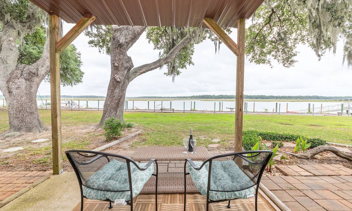 Beaufort Condo | Charming Coastal Casa on Beaufort's Battery Creek